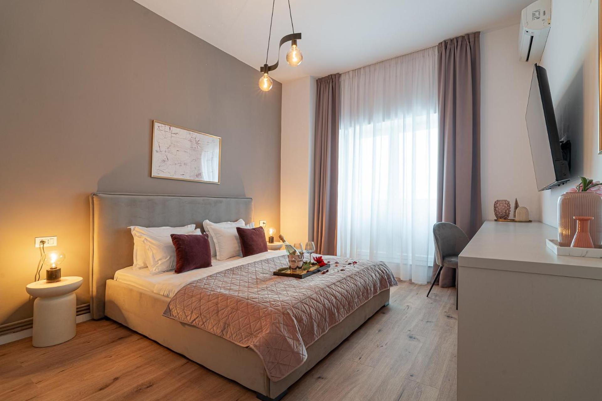 Loggia & Luxe 5Br Penthouse In Universitatii Area Bucharest Exterior photo