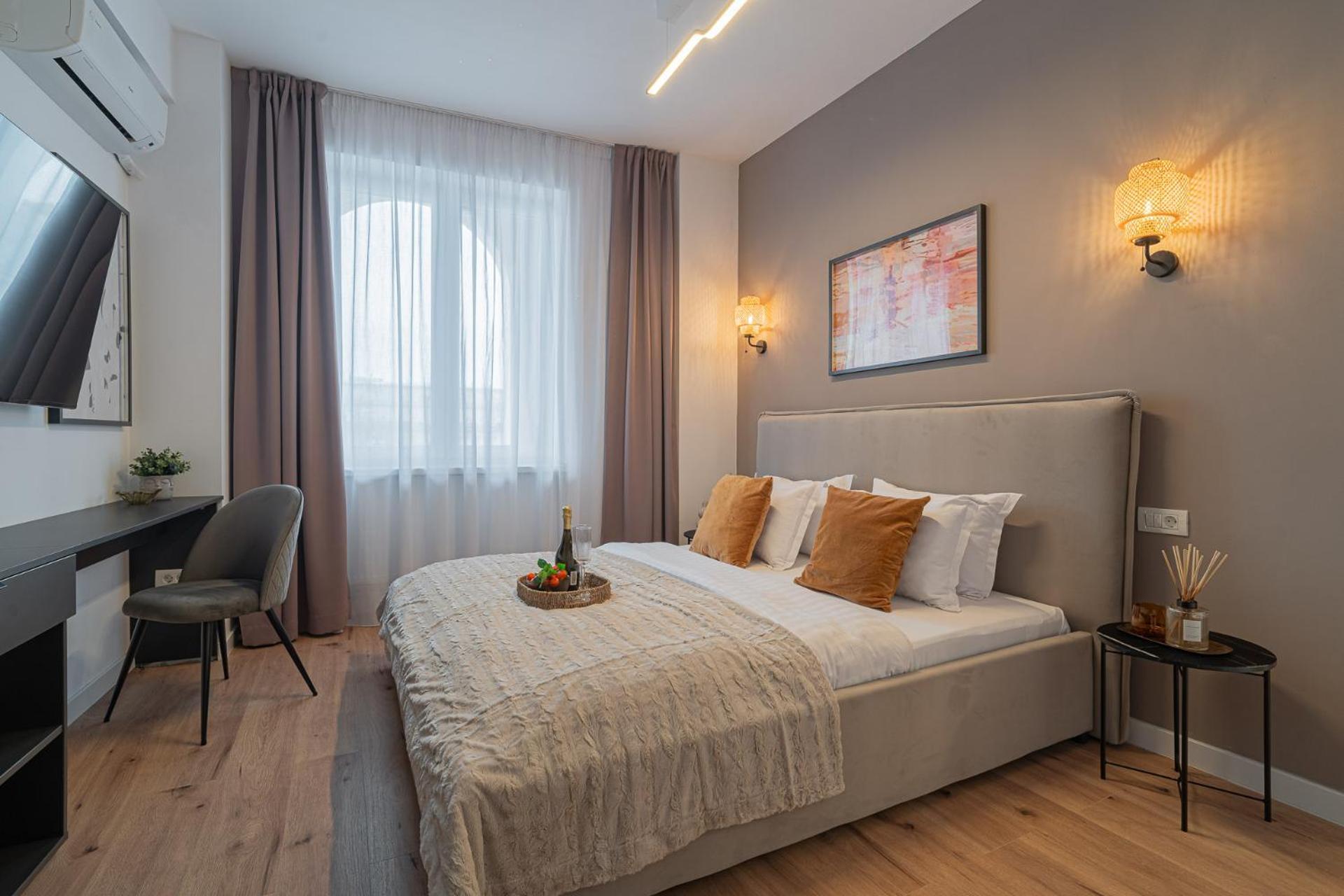Loggia & Luxe 5Br Penthouse In Universitatii Area Bucharest Exterior photo