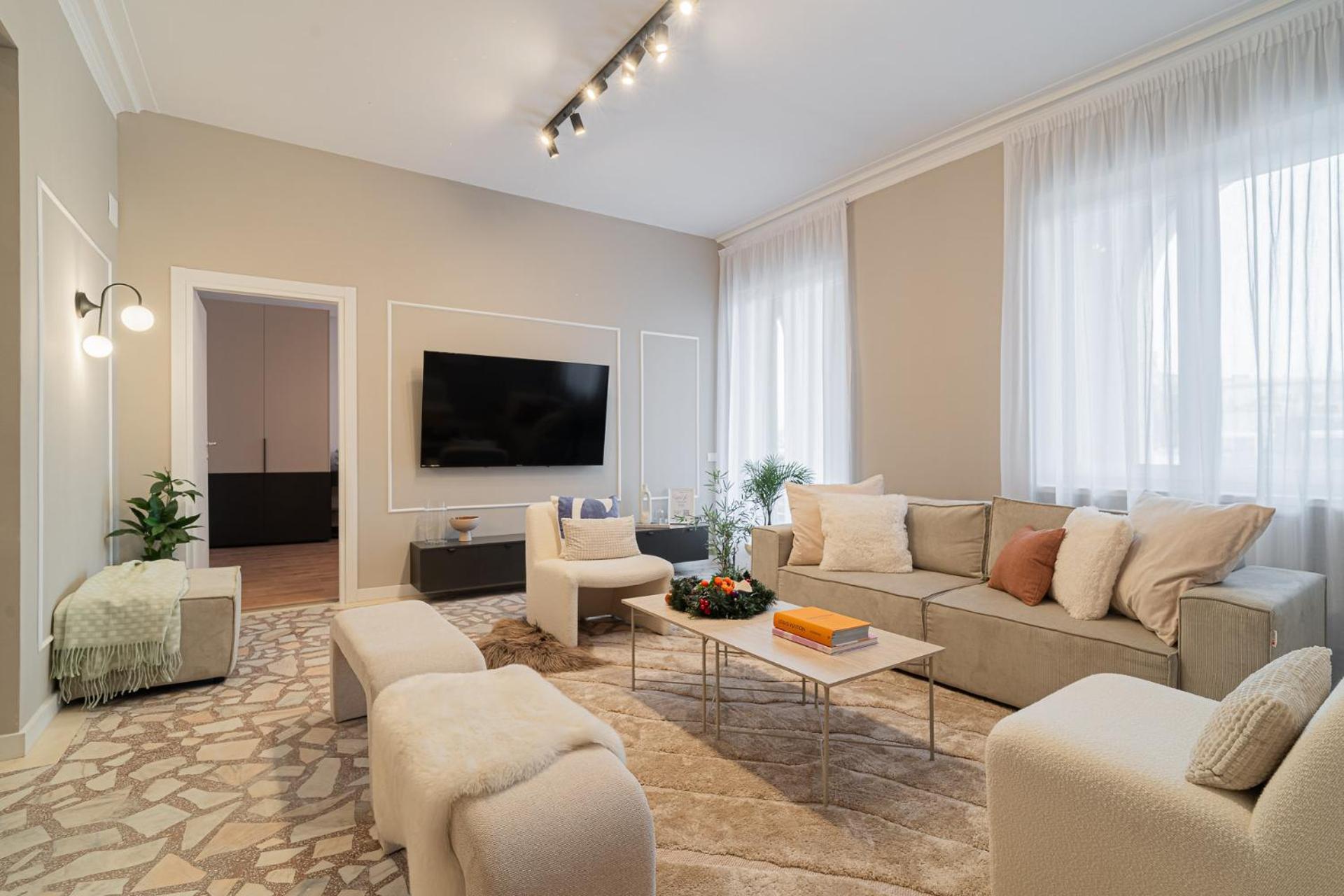 Loggia & Luxe 5Br Penthouse In Universitatii Area Bucharest Exterior photo